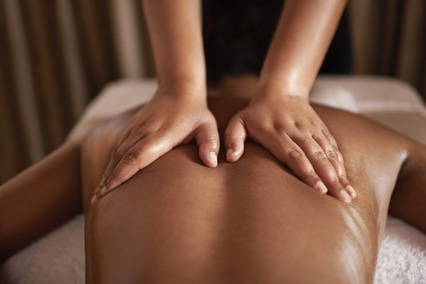 massage californien mouvements sur le dos