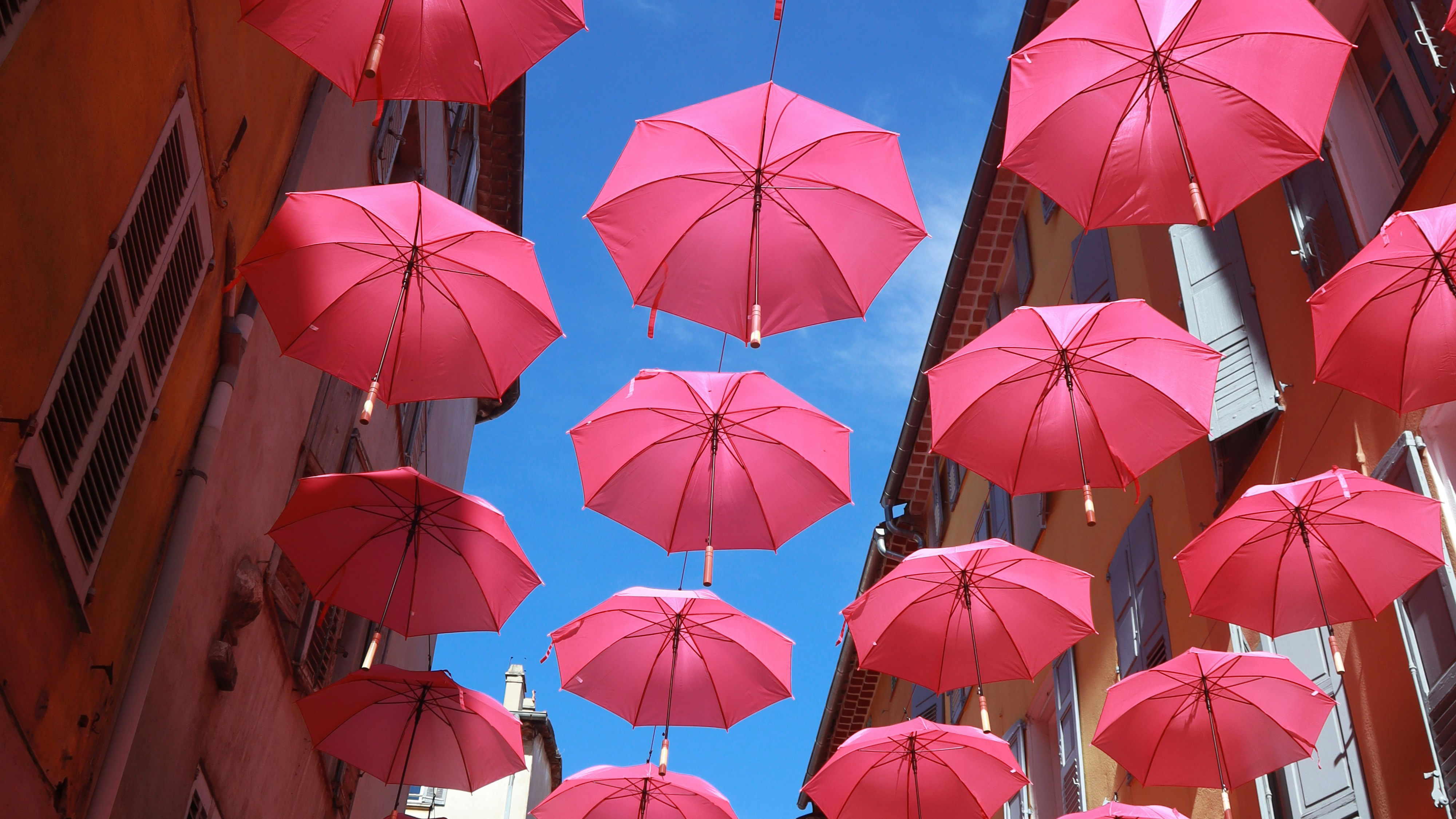 parapluie rose de la ville de Grasse